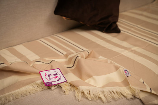 Luxury Cover - المقاس الأصغر- اللون مقلم درجة بيج في كريم وخط رفيع بني