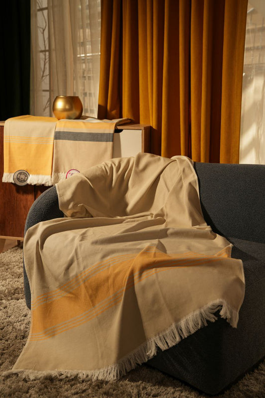 Golden Cover - اللون بيج سادة مع خط مستردة من الاطراف