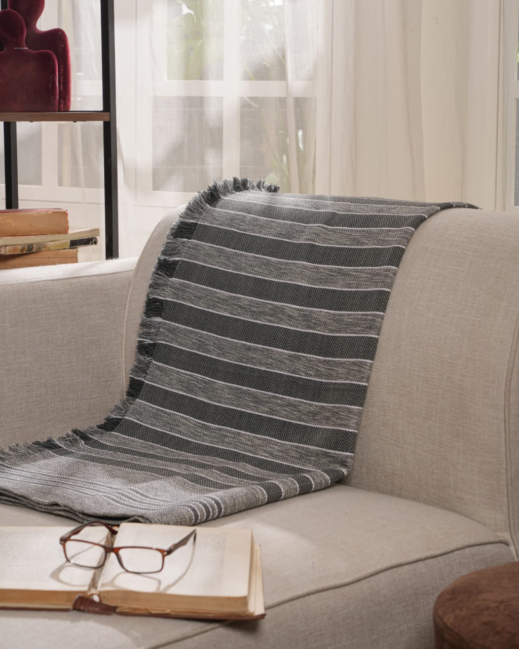 Style Throw - درجات رمادي غامق