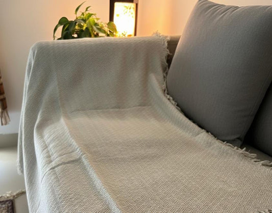 Humtar cover | بيج مع خطوط رفيعة باللون الابيض