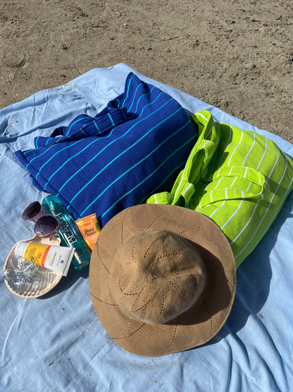Tote Towel – Smart Design for Effortless Beach Days