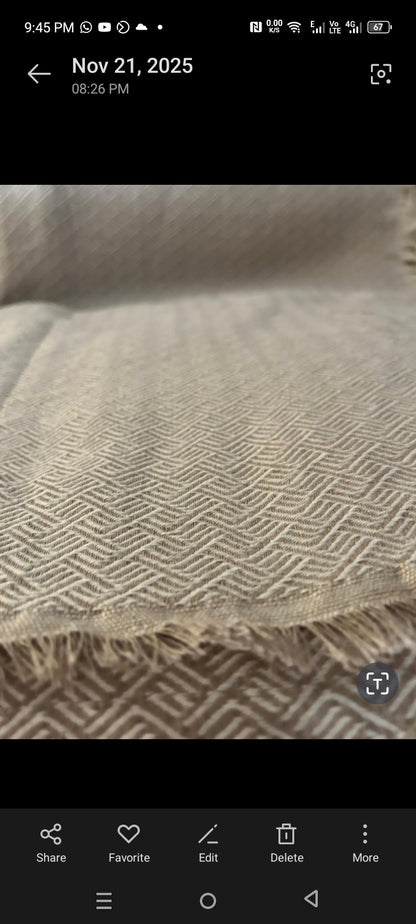 Humtar cover | بيج مع خطوط رفيعة باللون الابيض